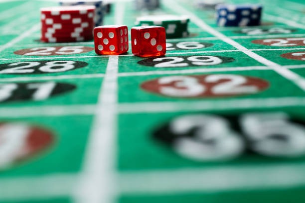 Mobile phone screen showing akimbo Bandar Poker betting interface with stake controls